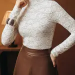 تي شيرت نسائي بلون موحد للخريف والشتاء، مزين بالدانتيل والكشكشة، كاجوال/عمل، ياقة عالية، قصة ضيقة