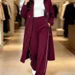 طقم نسائي كاجوال قطعتين للنساء 2026 بتصميم ريترو أمريكي، يتضمن جاكيت سويت شيرت طويل بغطاء للرأس، وبنطلون واسع الكتفين بكتف عاري وأكمام طويلة، مناسب للارتداء اليومي في المنزل أو في النزهات