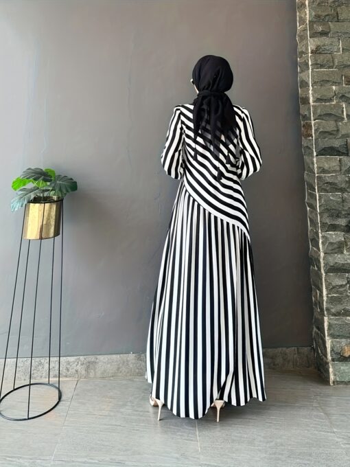 ⁦فستان نسائي أنيق بأكمام طويلة - تصميم غير متماثل بكتف واحد، حافة واسعة للأناقة اليومية والمناسبات الرسمية - قابل للغسيل بالماكينة، قماش ناعم وغير مطاطي باللون الأسود والأبيض، فساتين أكمام طويلة، ملابس سهرة عصرية، تقليد عصري، قميص عالي الجودة للسيدات البالغات⁩ - الصورة ⁦5⁩