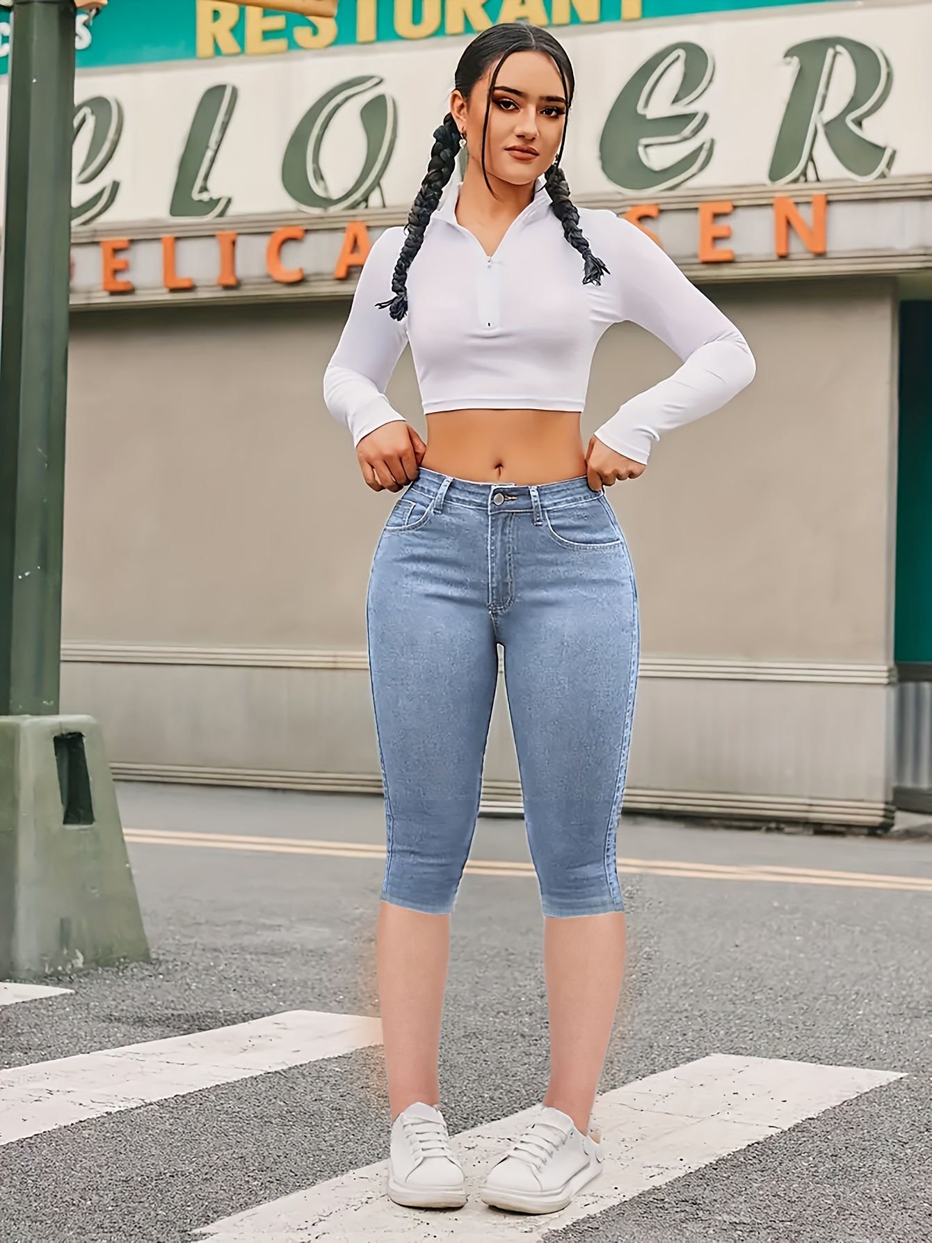 شورت جينز نسائي عارض عالي المرونة بطول 7 بوصات - قصة ضيقة، سحاب، إغلاق بزر، أزرق فاتح، موضة الربيع/الصيف، ملابس عارضة | جينز ضيق | جينز بسحاب