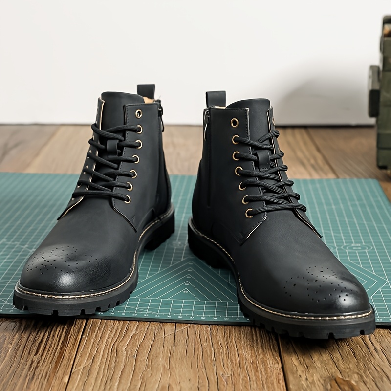 أحذية عمل خارجية للرجال - أحذية دراجة نارية قصيرة بكاحل عالٍ ورباط، بنعل مطاطي، قبضة على جميع التضاريس، نظام ربط وقوس - أحذية PU متينة لجميع الأحوال الجوية لفصل الشتاء، ركوب الدراجات النارية، المشي لمسافات طويلة، العمل - خيارات ألوان بني/بيج، تصميم بلون صلب، إغلاق برباط، نعل مطاطي متين، مناسب للاستخدام العادي والعمل للرجال، ارتداء متعدد الفصول (بدون أجزاء معدنية)، أحذية دراجة نارية للمغامرة، أحذية دراجة نارية عالية الجودة للرجال، أحذية للرجال