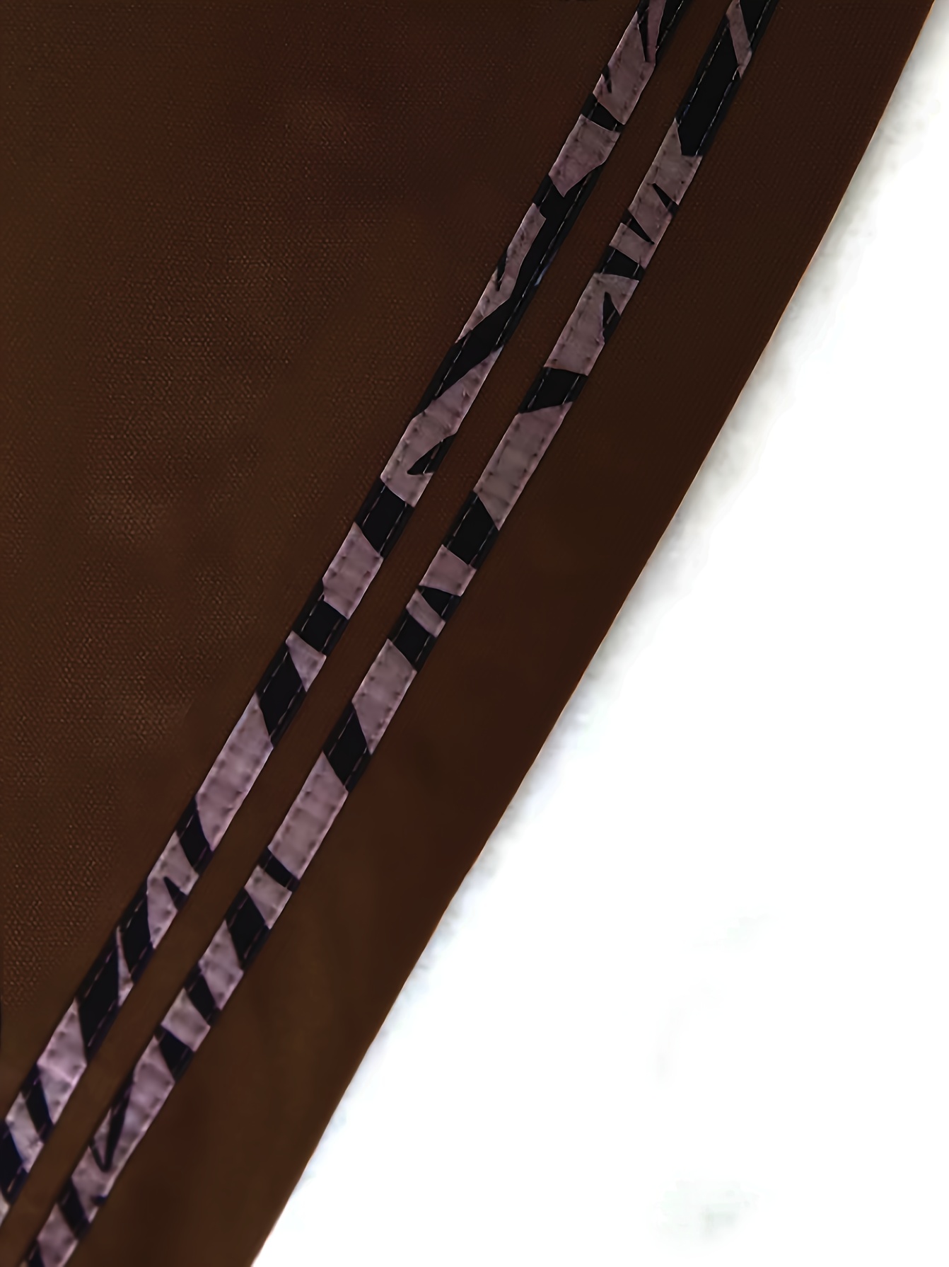 طقم عارضة عصرية للعطلات بغطاء رأس مع بنطلون طويل بأكمام وطباعة ميلان الذهبية - قطعتين