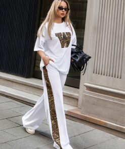 طقم نسائي مريح لعطلة نهاية الأسبوع بتصميم فهد، قميص بأكمام قصيرة وبنطلون قابل للغسل اليدوي