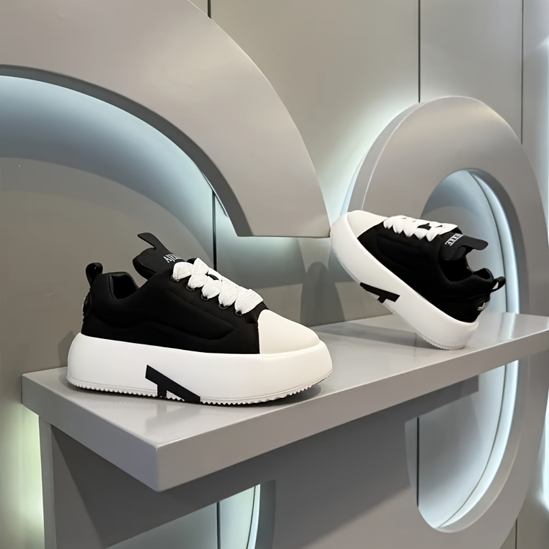 أحذية رجالية كاجوال بيضاء منخفضة القمة - قماش ميكروفايبر قابل للتنفس، نعل مطاطي مانع للانزلاق، راحة على مدار العام للملابس الكاجوال والأنشطة الخارجية، تصميم رياضي | نعل مطاطي متين - الصورة 4