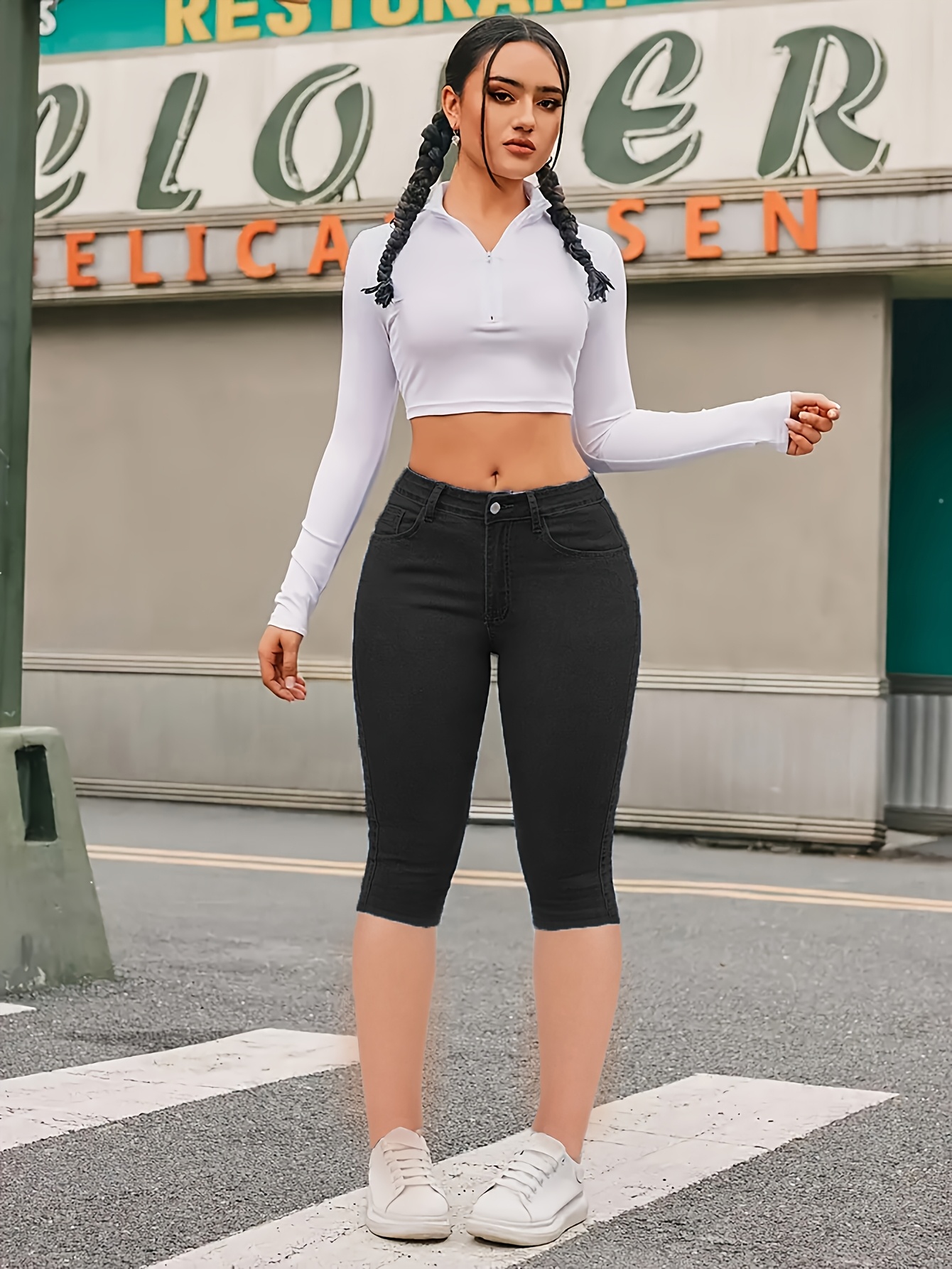 شورت جينز نسائي عارض عالي المرونة بطول 7 بوصات - قصة ضيقة، سحاب، إغلاق بزر، أزرق فاتح، موضة الربيع/الصيف، ملابس عارضة | جينز ضيق | جينز بسحاب