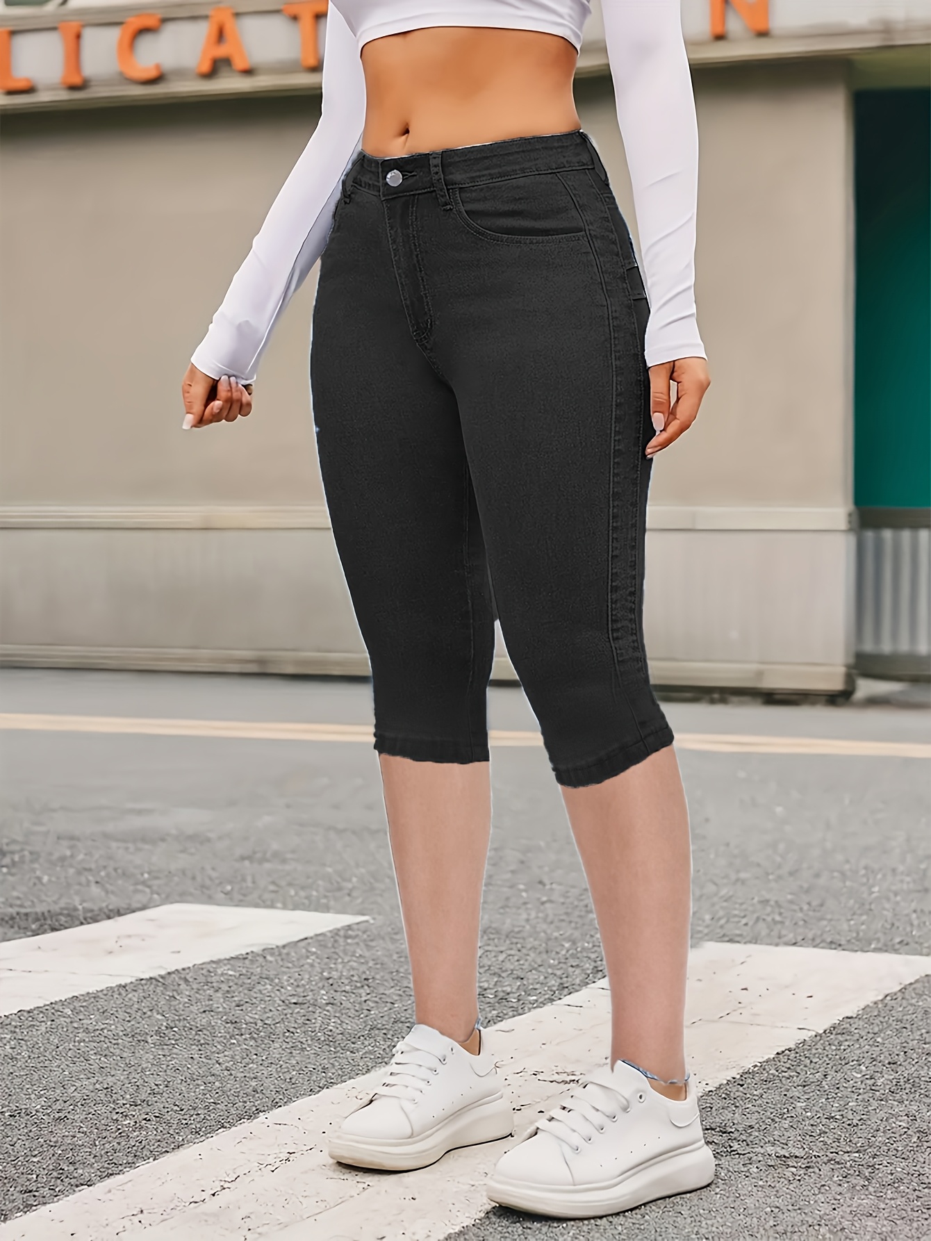 شورت جينز نسائي عارض عالي المرونة بطول 7 بوصات - قصة ضيقة، سحاب، إغلاق بزر، أزرق فاتح، موضة الربيع/الصيف، ملابس عارضة | جينز ضيق | جينز بسحاب