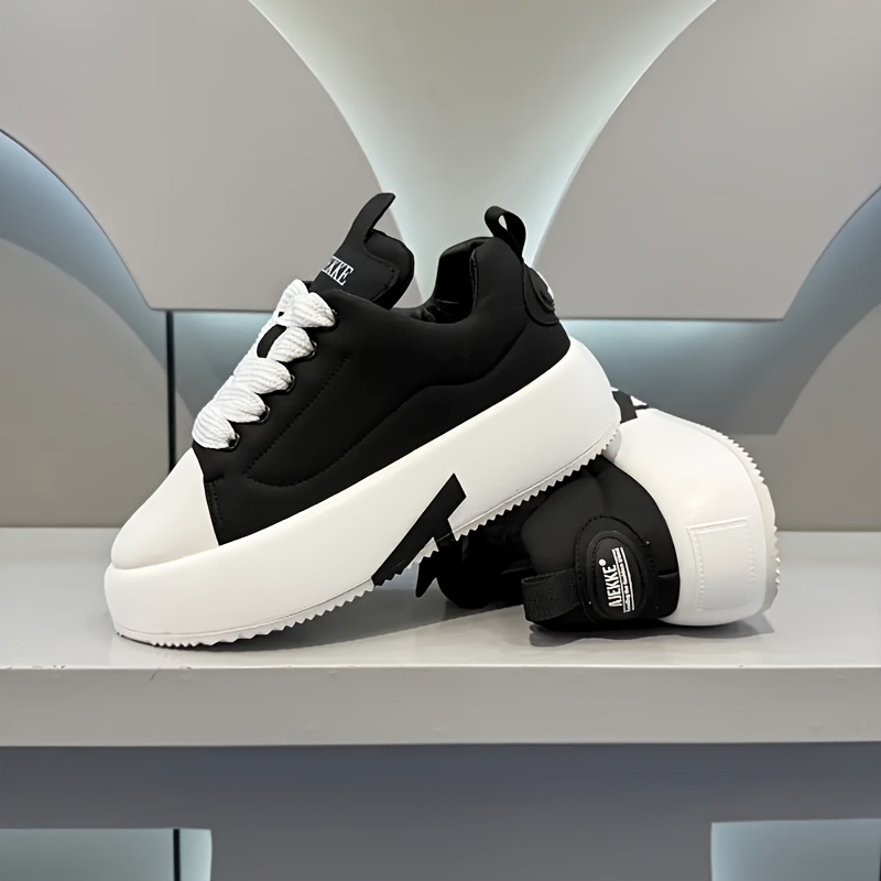 أحذية رجالية كاجوال بيضاء منخفضة القمة - قماش ميكروفايبر قابل للتنفس، نعل مطاطي مانع للانزلاق، راحة على مدار العام للملابس الكاجوال والأنشطة الخارجية، تصميم رياضي | نعل مطاطي متين