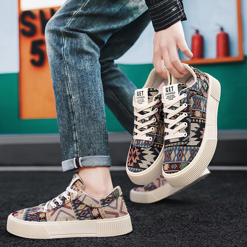 أحذية التزلج العصرية للرجال - نمط هندسي حيوي، نعل مطاطي مريح غير قابل للانزلاق، جزء علوي من القماش المسامي، أحذية رياضية عادية برباط للارتداء اليومي والأنشطة الخارجية، أحذية التزلج، الأحذية الخارجية، الأحذية الرياضية الحديثة، الأحذية المتينة