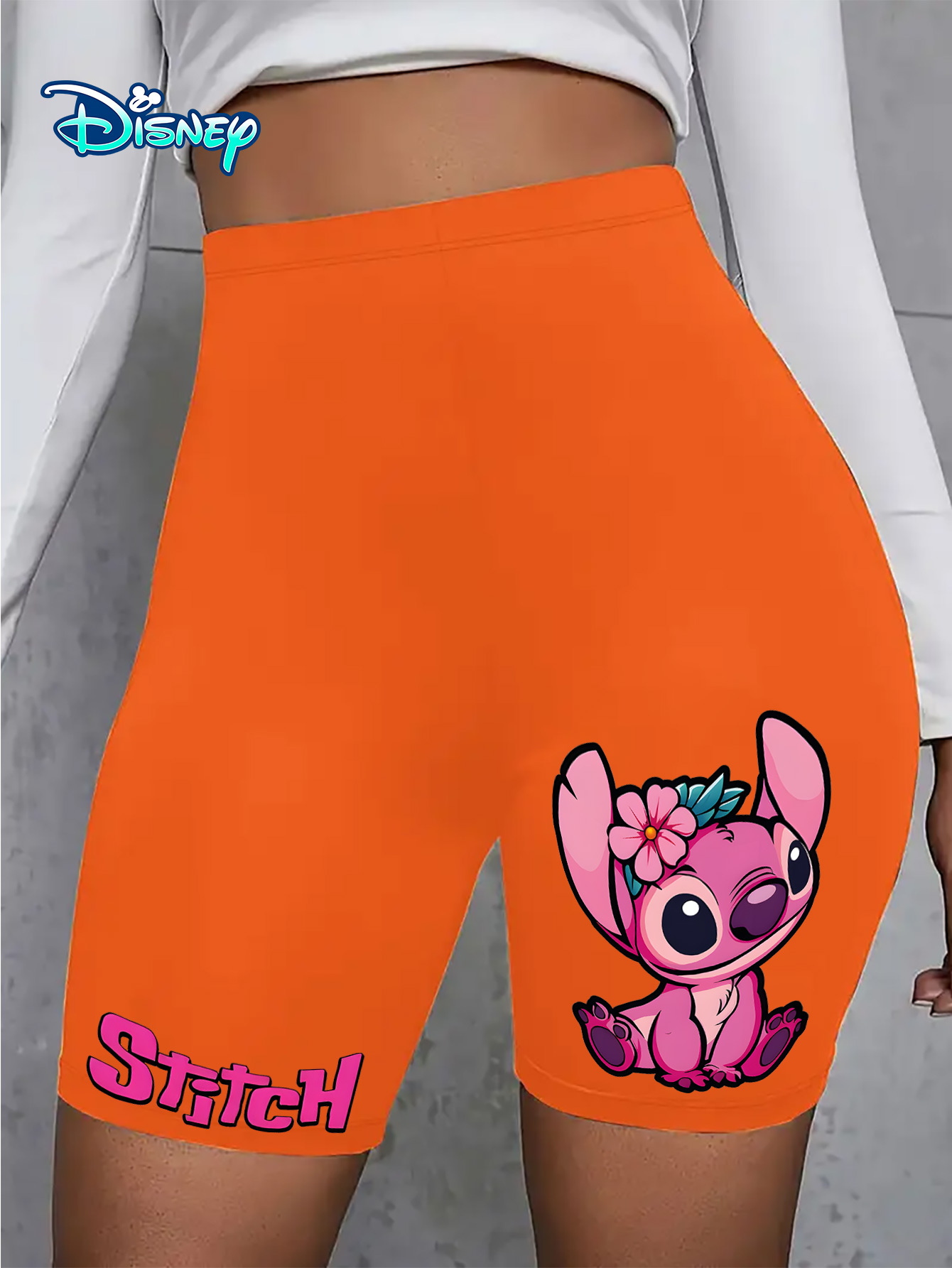 شورت نسائي مطرز بطبعة كرتونية من ستيتش وليلو - شورت صيفي عالي الخصر قابل للتمدد وجيد التهوية، برتقالي مضيء مع تفاصيل وردية، مثالي للأنشطة الخارجية والعطلات، شورت
