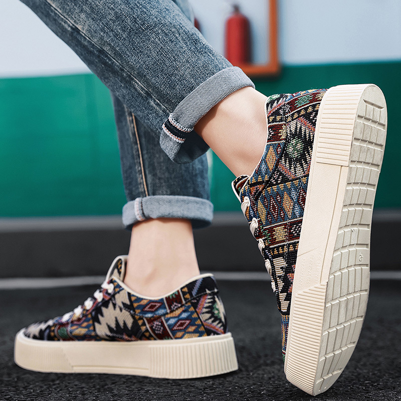 أحذية التزلج العصرية للرجال - نمط هندسي حيوي، نعل مطاطي مريح غير قابل للانزلاق، جزء علوي من القماش المسامي، أحذية رياضية عادية برباط للارتداء اليومي والأنشطة الخارجية، أحذية التزلج، الأحذية الخارجية، الأحذية الرياضية الحديثة، الأحذية المتينة