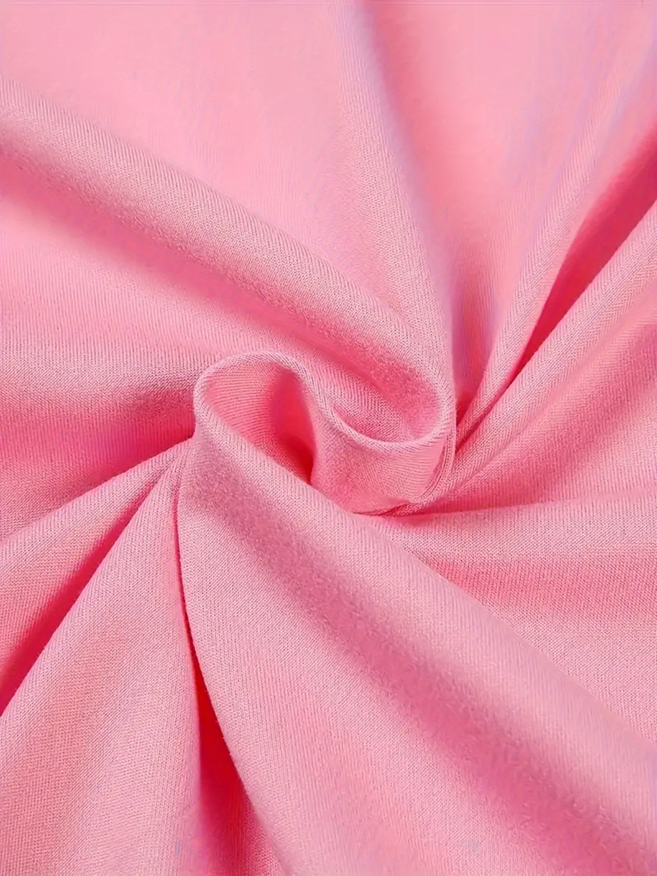 شورت نسائي مطرز بطبعة كرتونية من ستيتش وليلو - شورت صيفي عالي الخصر قابل للتمدد وجيد التهوية، برتقالي مضيء مع تفاصيل وردية، مثالي للأنشطة الخارجية والعطلات، شورت