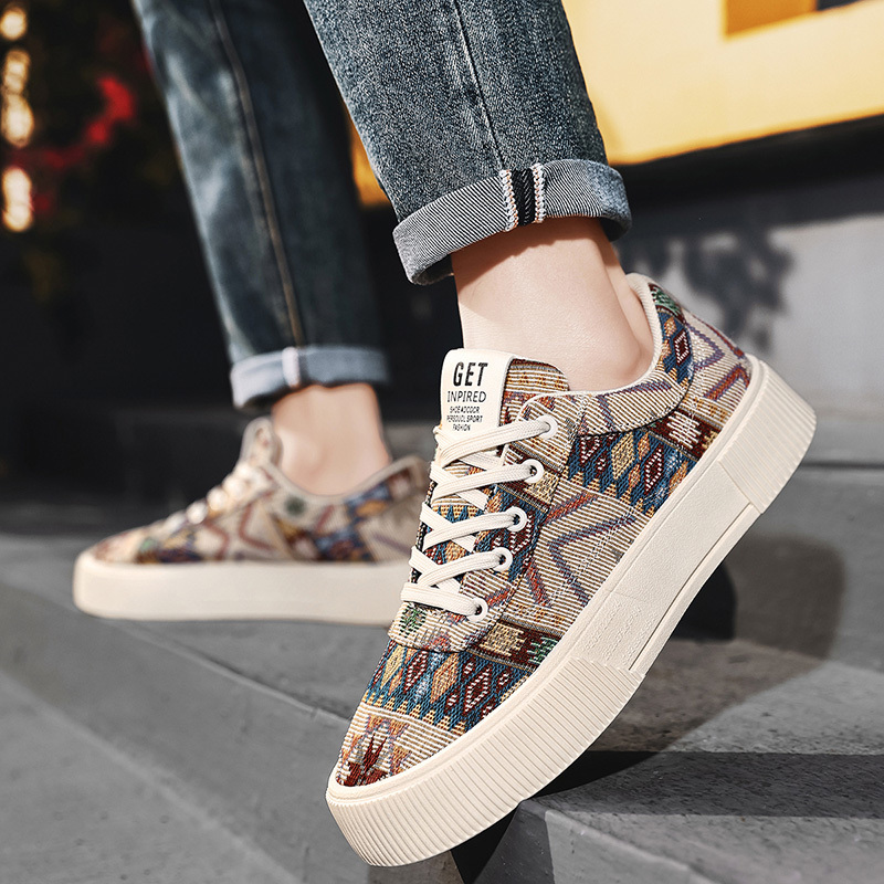 أحذية التزلج العصرية للرجال - نمط هندسي حيوي، نعل مطاطي مريح غير قابل للانزلاق، جزء علوي من القماش المسامي، أحذية رياضية عادية برباط للارتداء اليومي والأنشطة الخارجية، أحذية التزلج، الأحذية الخارجية، الأحذية الرياضية الحديثة، الأحذية المتينة