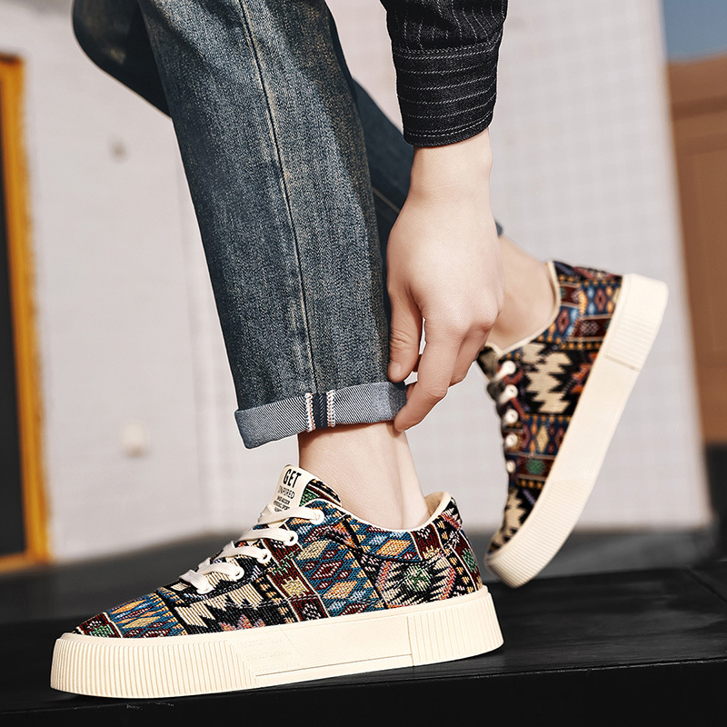 أحذية التزلج العصرية للرجال - نمط هندسي حيوي، نعل مطاطي مريح غير قابل للانزلاق، جزء علوي من القماش المسامي، أحذية رياضية عادية برباط للارتداء اليومي والأنشطة الخارجية، أحذية التزلج، الأحذية الخارجية، الأحذية الرياضية الحديثة، الأحذية المتينة