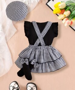 طقم بناتي أنيق ورائع مكون من خمس قطع: توب أنيق مضلع + فستان قصير بحمالة ظهر مع عطر خفيف + قبعة + جوارب بفيونكة، مناسب للطقس الخارجي، متعدد الاستخدامات، مثالي.