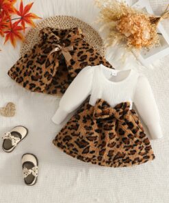 فستان بناتي بطبعة الفهد وأكمام ناعمة مع ياقة مكشكشة وتفصيلة ربطة خلفية - دفء الشتاء، خصر مرن وقصة A-Line، طقم بني/أسود/أبيض بطبعة حيوانية للأطفال حتى 12 شهرًا، للمناسبات العادية والرسمية، أزياء شتوية سهلة العناية، فستان بأكمام طويلة وحافة مكشكشة مع تفصيلة ربطة، قماش ناعم للخريف والشتاء، مقاس مريح، مثالي للأنشطة الخارجية