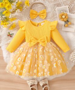 طقم من قطعتين للفتيات الصغيرات: فستان رومانسي وأنيق بياقة دائرية وأكمام طويلة مع حافة مكشكشة، وتفاصيل فيونكة كبيرة وتنورة شبكية بطبعة ديزي، ومشبك شعر على شكل فيونكة - مثالي للحفلات وأزياء موسم الزفاف، وفسة للمناسبات الخاصة، وملابس حفلات، وتصميم أنيق، ونمط أنثوي، وقماش خفيف الوزن، ومادة مسامية، طقم من قطعتين، وإكسسوار شعر متطابق، أزياء للأطفال الصغار، وأزياء للأطفال