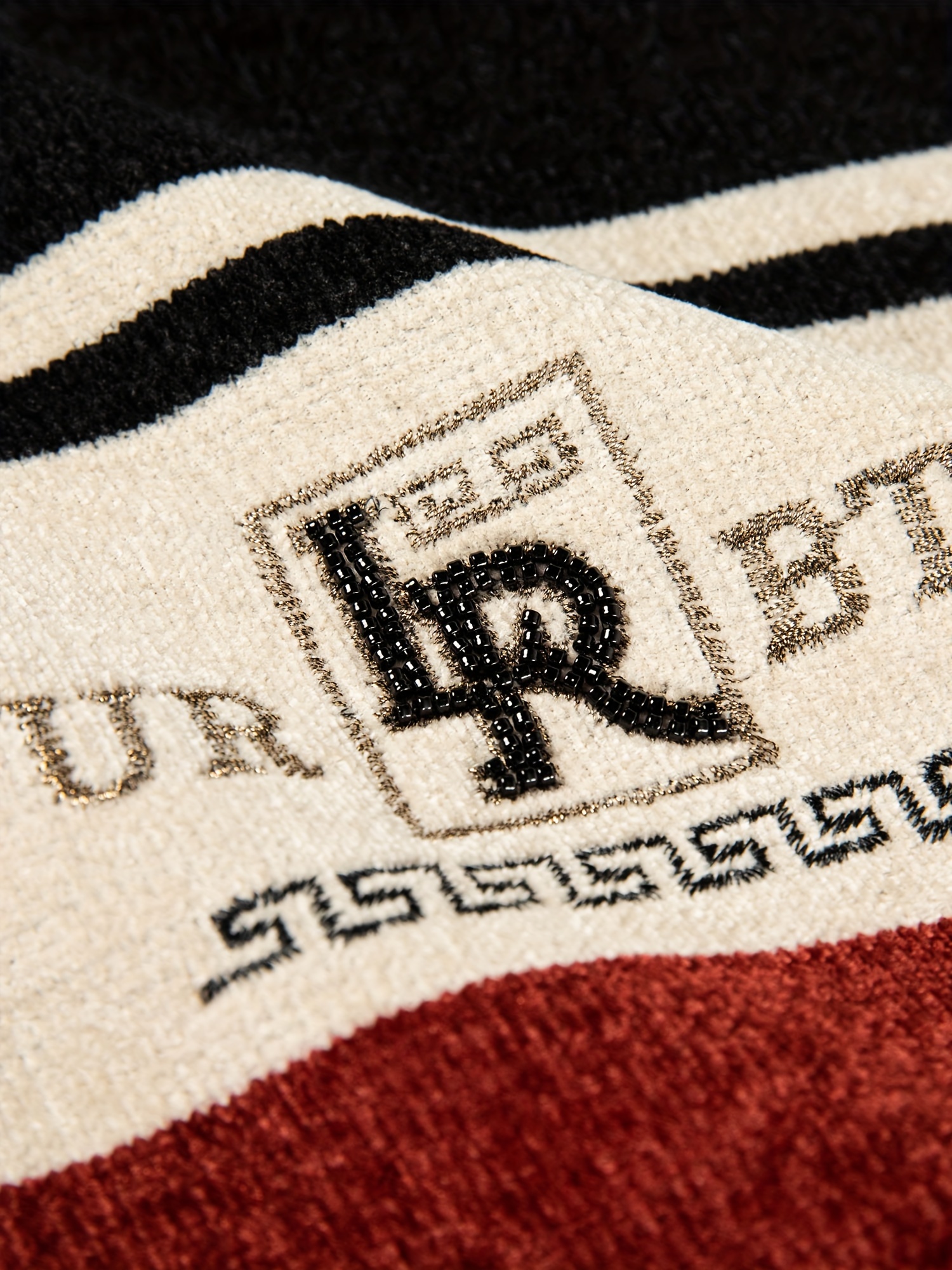 سويت شيرت شتوي للرجال بتصميم مخطط، مصنوع من بوليستر سميك، بياقة دائرية غير رسمية، مقاس عادي، بأكمام طويلة، سترة محبوكة بحواف وأساور مضلعة، بنمط حروف عصري، ملابس دافئة لفصل الشتاء